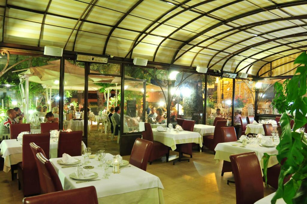 سيلانس-لا كاسكاد Les Pins Restaurant Et Chambre D'Hotes المظهر الخارجي الصورة