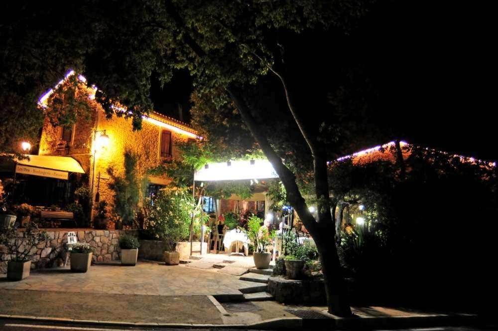 سيلانس-لا كاسكاد Les Pins Restaurant Et Chambre D'Hotes المظهر الخارجي الصورة