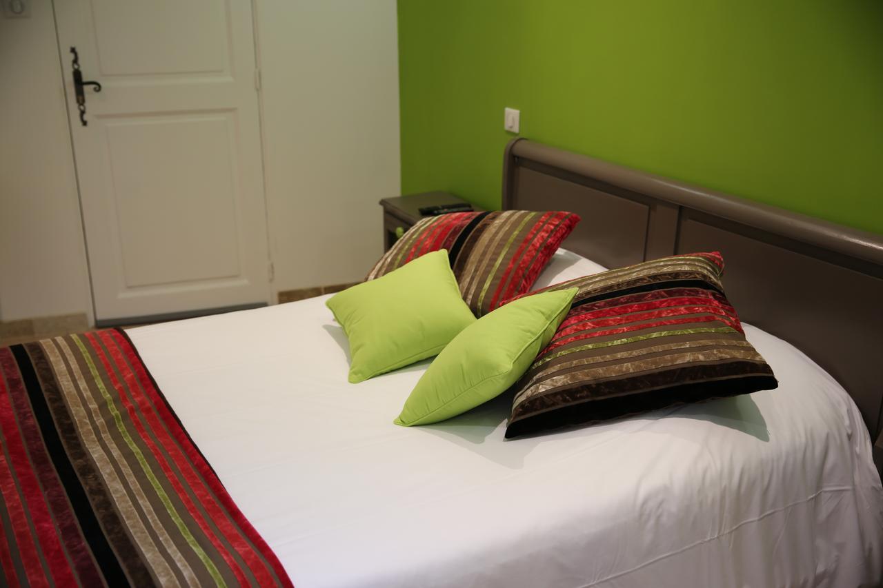 سيلانس-لا كاسكاد Les Pins Restaurant Et Chambre D'Hotes المظهر الخارجي الصورة