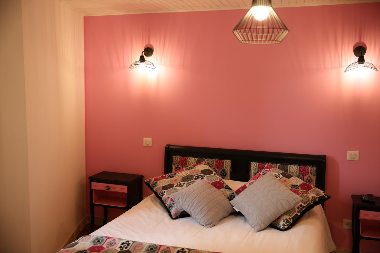 سيلانس-لا كاسكاد Les Pins Restaurant Et Chambre D'Hotes المظهر الخارجي الصورة